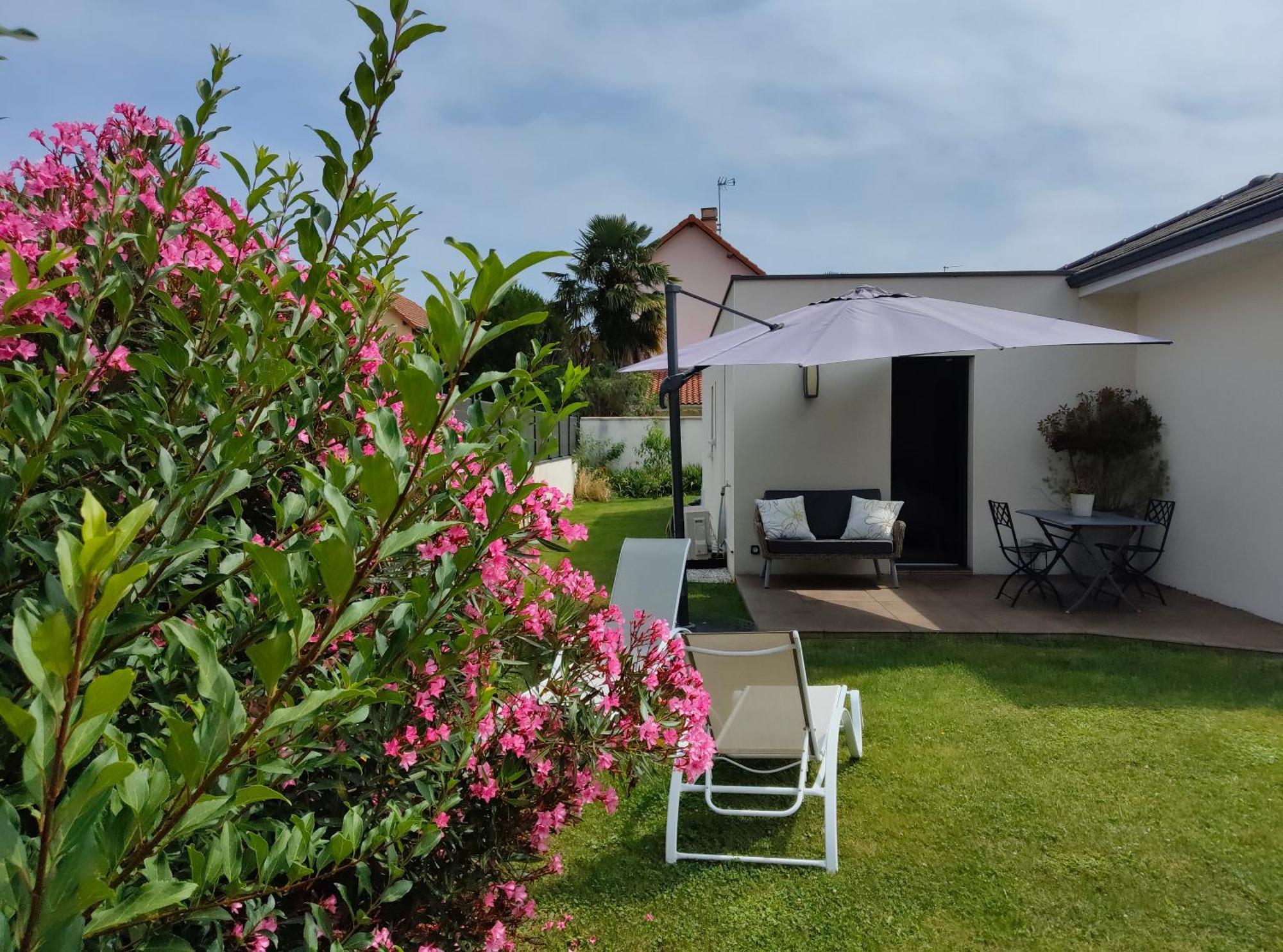 Du Cote De Chez Paule, Chambre Avec Entree Independante Et Salle D'Eau Privative Séméac Exterior foto