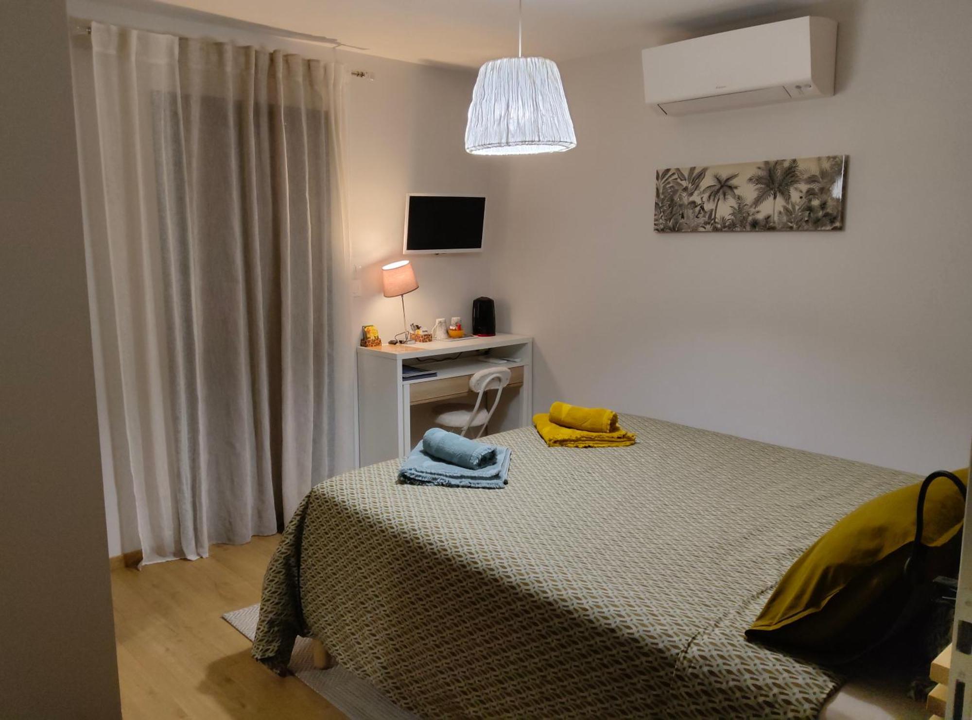 Du Cote De Chez Paule, Chambre Avec Entree Independante Et Salle D'Eau Privative Séméac Exterior foto