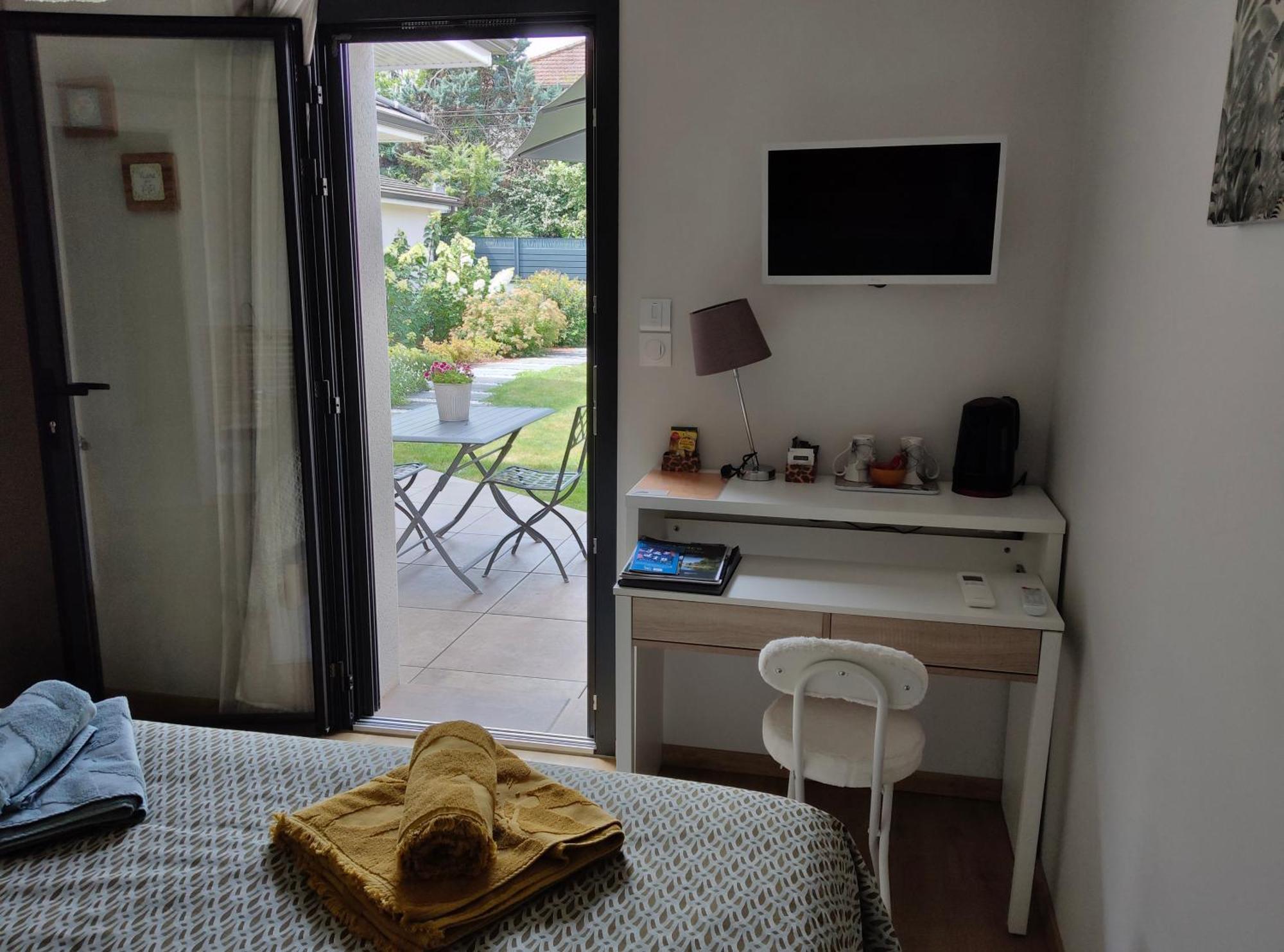 Du Cote De Chez Paule, Chambre Avec Entree Independante Et Salle D'Eau Privative Séméac Exterior foto